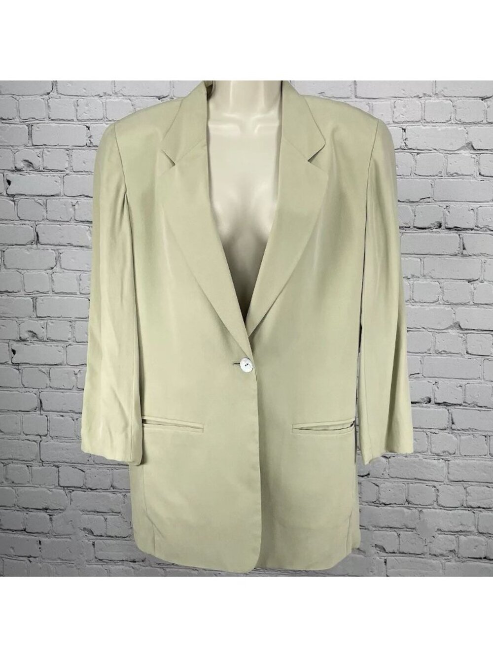 Liz Claiborne Beige Silk Oyster Shell Button Lightweight Unlined Blazer Size 4